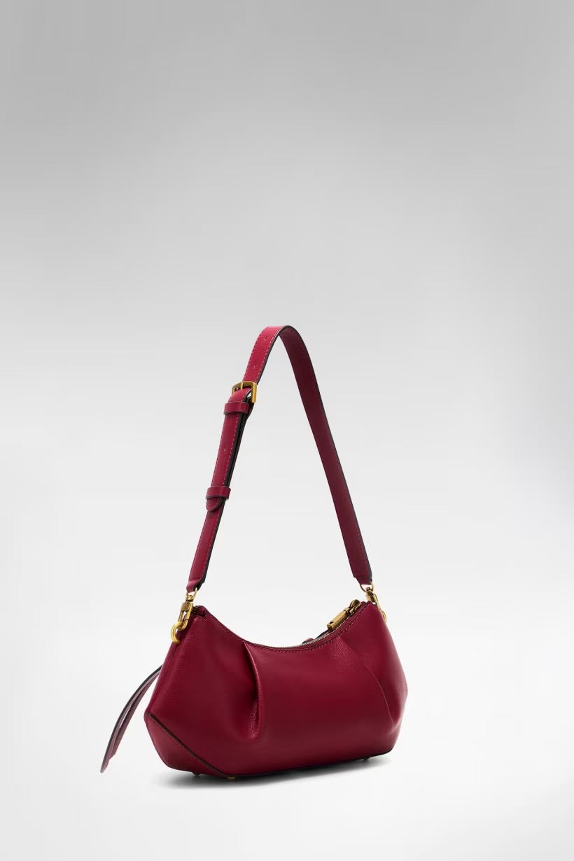Mala GUESS